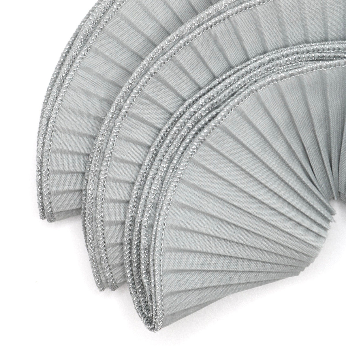 Tira plisada gris borde plateado