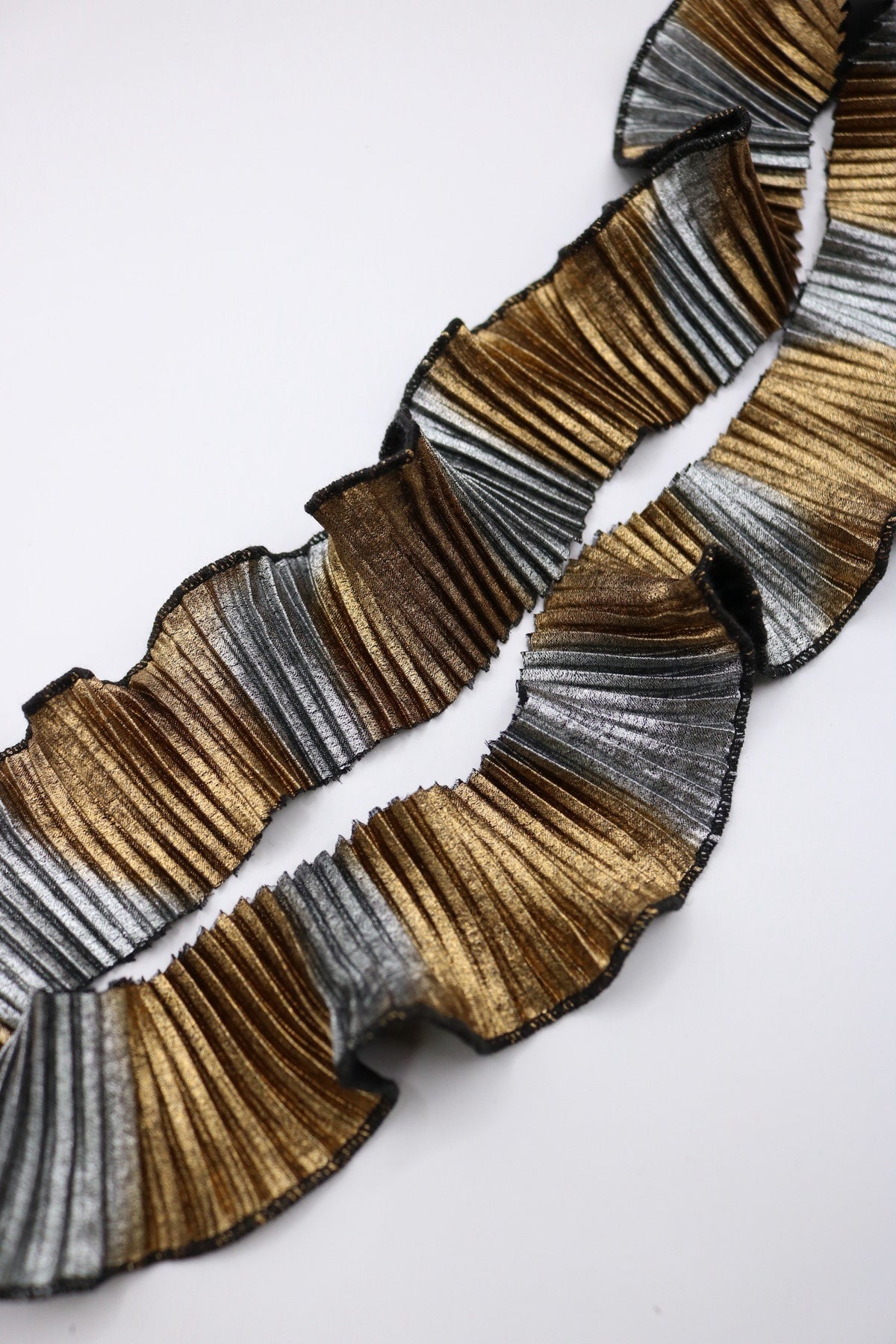 Plisado Dark gold