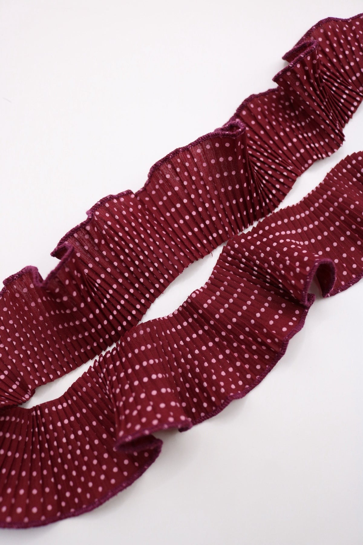 Plisado Polka burdeo