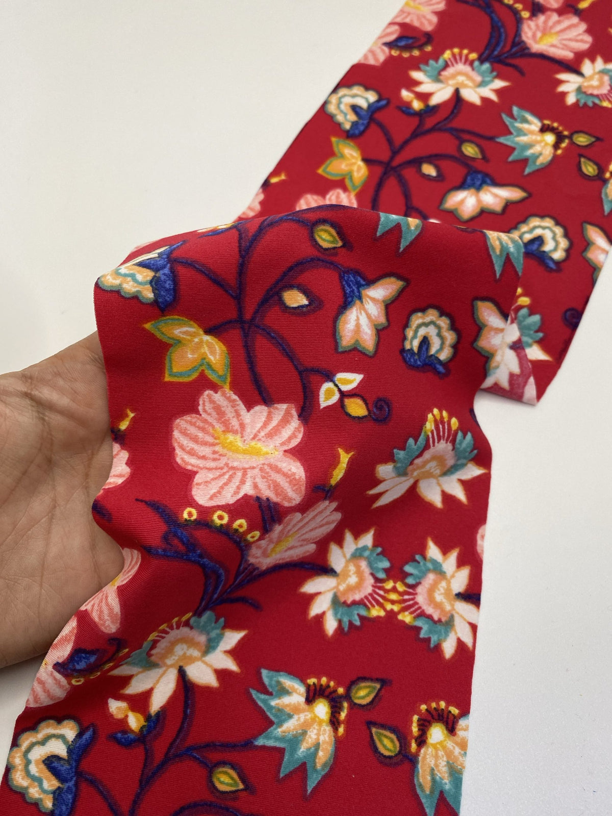 Corte dupont rojo floral